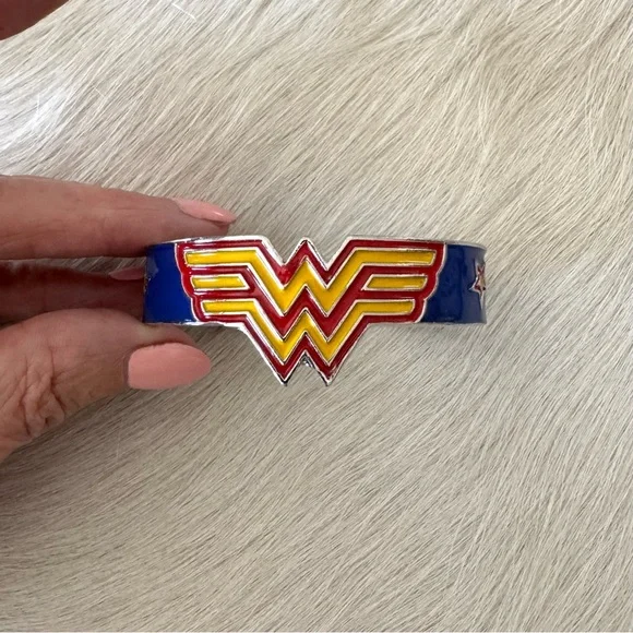 BUNDLE ME! Fun Wonder Woman fashion bracelet (OS adjustable) - Picture 2 of 8